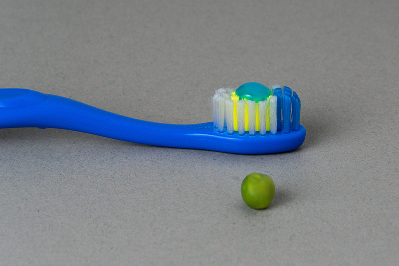toothpaste amount for small kids size of a pea